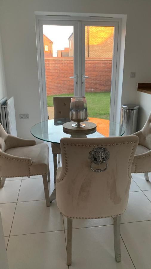 Stanton Cross 5 Persons 3 Bed Home Уелингбъро Екстериор снимка